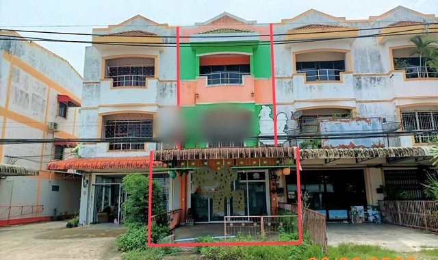 รายละเอียดเพิ่มเติมCode ID : PKK04-06071ราคาขาย       4,500,000 บาท- ขนาดพื้นที่ :  31 ตร.ว- พื้นที่ใช้สอย :   225 ตร.ม- จำนวนห้อง :   3 ห้องนอน 3 ห้องน้ำ - ที่จอดรถ :       1 คัน- อาคารพาณิชย์ :    3 ชั้น- อาคารพาณิชย์หันทางทิศ : -- อายุอาคาร :   13 ปีพิกัดทรัพย์ :   https://maps.app.goo.gl/GExS91cmBCdkSGsU6สถานที่ใกล้เคียง- ใกล้โลตัส โกเฟรช ซูเปอร์มาร์เก็ต เหนือคลอง- ใกล้โรงพยาบาลเหนือคลอง - ใกล้ตลาดนัดคลองเสียด- ใกล้วัดธรรมาวุธสรณารามสอบถา�