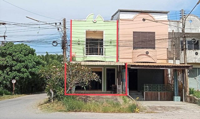 รายละเอียดเพิ่มเติมCode ID : PKK04-06276ราคาขาย       4,850,000 บาท- ขนาดพื้นที่ :  24.10 ตร.ว- พื้นที่ใช้สอย :   162 ตร.ม- จำนวนห้อง :   1 ห้องนอน 2 ห้องน้ำ - ที่จอดรถ :       1 คัน- อาคารพาณิชย์ :    2 ชั้น- อาคารพาณิชย์หันทางทิศ : -- อายุอาคาร :   21 ปีพิกัดทรัพย์ :    https://maps.app.goo.gl/BZSz42seS1KbMrTc7สถานที่ใกล้เคียง- ใกล้ตลาดเกษตรกรจังหวัดกระบี่ - ใกล้มินิบิ๊กซี สาขาศรีตรัง จ.กระบี่ - ใกล้โลตัส กระบี่- ใกล้บิ๊กซี ซูเปอร์เซ็นเตอร์ สาขา �