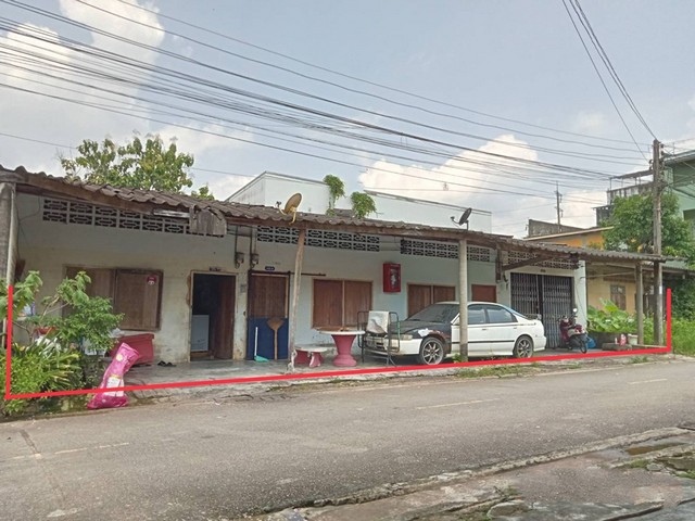 รายละเอียดเพิ่มเติมCode ID : PKK04-06035ราคาขาย       2,717,000 บาท- ขนาดพื้นที่ : 78.60 ตร.ว- พื้นที่ใช้สอย : 240 ตร.ม- จำนวนห้อง :  4 ห้องนอน 4 ห้องน้ำ - ที่จอดรถ :       1 คัน- อาคารพาณิชย์ :    1 ชั้น- อาคารพาณิชย์หันทางทิศ : -- อายุอาคาร :   45 ปีพิกัดทรัพย์ :  https://maps.app.goo.gl/fH3V256HpoNZS2KA9สถานที่ใกล้เคียง- ใกล้ตลาดเกษตรกรจังหวัดกระบี่ - ใกล้มินิบิ๊กซี สาขาศรีตรัง จ.กระบี่- ใกล้บิ๊กซี ซูเปอร์เซ็นเตอร์ สาขา กระบี่ - ใกล้โลตัส กร�