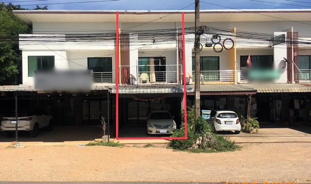 รายละเอียดเพิ่มเติมCode ID : PKK04-05968ราคาขาย       3,817,000 บาท- ขนาดพื้นที่ : 24.70 ตร.ว- พื้นที่ใช้สอย : 135 ตร.ม- จำนวนห้อง :  1 ห้องนอน 2 ห้องน้ำ - ที่จอดรถ :       1 คัน- อาคารพาณิชย์ :    2 ชั้น- อาคารพาณิชย์หันทางทิศ : -- อายุอาคาร :   12 ปีพิกัดทรัพย์ :   https://maps.app.goo.gl/kYVvShbYtKN4iMkR6สถานที่ใกล้เคียง- ใกล้แม็คโครกระบี่- ใกล้โลตัส โกเฟรช ซูเปอร์มาร์เก็ต อ่าวนาง- ใกล้โรงพยาบาลวัฒนแพทย์ อ่าวนาง- ใกล้วัดนักบุญอักแนส กระบี่�