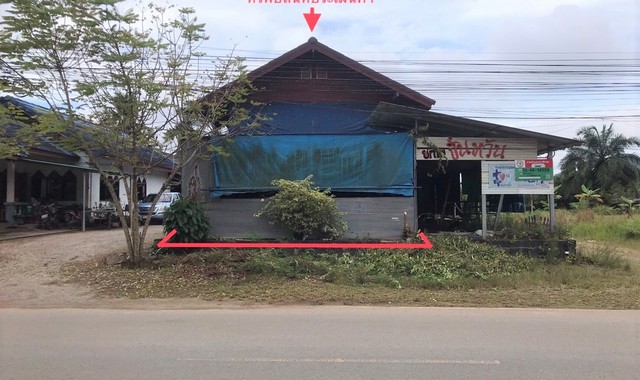  รายละเอียดเพิ่มเติม Code ID : PKK02-14329  ราคาขาย  1,270,000 บาท- ขนาดพื้นที่ :  53.60 ตร.ว. - พื้นที่ใช้สอย : 135.00 ตร.ม.  - จำนวนห้อง :   1 ห้องนอน 1 ห้องน้ำ - ที่จอดรถ :   1    คัน- บ้านหันทางทิศ : ตะวันออกเฉียงเหนือ พิกัดทรัพย์ : https://maps.app.goo.gl/GJmoAN2xAcUNyad28    สถานที่ใกล้เคียง- ใกล้ซุปเปอร์ชีป บางสวรรค์- ใกล้โรงพยาบาลส่งเสริมสุขภาพตำบลตำบลตำบลบางสวรรค์ - ใกล้ร้าน 421 ค้าปลีกค้าส่ง- ใกล้บ้านบางสวรรค์ สุราษฎร์ธานี สอบถา�