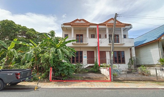 รายละเอียดเพิ่มเติมCode ID : PKK03-05447ราคาขาย          3,150,000 บาท- ขนาดพื้นที่ :    32.80 ตร.ว - พื้นที่ใช้สอย :     190 ตร.ม- จำนวนห้อง :   2 ห้องนอน 3 ห้องน้ำ - ที่จอดรถ :   1-2 คัน- ทาวน์เฮ้าส์  :      2 ชั้น- ทาวน์เฮ้าส์หันทางทิศ : -- อายุอาคาร :     16 ปีพิกัดทรัพย์ :      https://maps.app.goo.gl/zPj5HHHk4bEi3r9v7สถานที่ใกล้เคียง- ใกล้โลตัส โกเฟรช ซูเปอร์มาร์เก็ต กระบี่ - ใกล้โรงพยาบาลกระบี่ - ใกล้วัดปานุราชประชาสรรค์- ใกล้ตลาดนัดหน้าเทศบาลสอบถ�