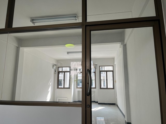 ให้เช่าอาคารพาณิชย์  5 ชั้น เอกมัย คอมเพล็กซ์    ย่านสุขุมวิท  ใกล้ BTS เอกมัย