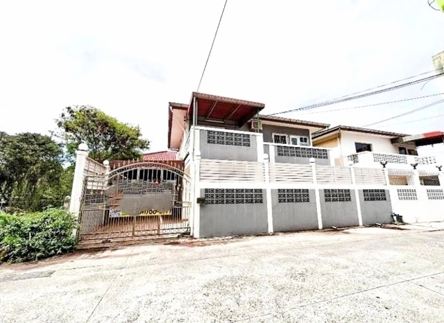 บ้านเช่า2ชั้น  เลี้ยงสัตว์ได้ 58ตรว. 235ตรม.พัทยากลางฝั่งทะเล หาดพัทยา 27,999B-M 3นอน 3น้ำ 2จอดรถ 4 แอร์in Pattaya in the middle of the sea Pattaya Beach 2-story house for rent Can raise animals 58sq.wa. 235sq.m. 27,999B-M 3bed 3bath 2parking 4A/C.ซ.เพนียดช้าง ถ.พัทยาเหนือ เมืองพัทยา อำเภอบางละมุง ชลบุรี 201503 ห้องนอน 3 ห้องน้ำ แยกโซนเปียก1 ห้องครัว1 ห้องนั่งเล่น2 จอดรถ2 เครื่องทำน้ำอุ่น4 แอร์สถานที่ใกล้เคียงฟู้ดแลนด์ สาขาพัทยากลางบี๊กซี เอ็กซ์ตร้า พัทยา 3 (พัทยากลาง)โ