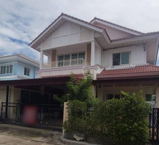 AP10507,010,000 Bath ขายบ้านเดี่ยวโครงการ : หมู่บ้านเพอร์เฟค เพลส สุขุมวิท 77 - สุวรรณภูมิที่ตั้งทรัพย์ :  ถนนลาดกระบัง แขวงลาดกระบัง เขตลาดกระบัง กรุงเทพมหานคร 10520พื้นที่ 60.10 ตร.ว.3 ห้องนอน 3 ห้องน้ำ จอดรถ 2 คันจุดเด่นทรัพย์บ้านเดี่ยว 2 ชั้น พื้นที่ใช้สอย 170 ตร.ม.หน้าบ้านกว้างถึง 18 ม.ชุดผ้าม่านทั้งหลัง มุ้งลวด เหล็กดัดต่อเติมครัว, ร้านกาแฟ และหลังคาจอดรถมีบริเวณรอบบ้านกว้าง และตกแ