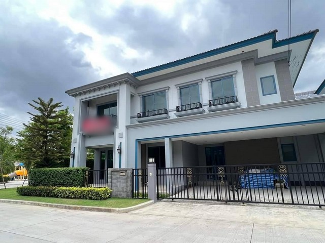 AP104815,900,000 Bath ขายบ้านเดี่ยวโครงการ : หมู่บ้านแกรนดิโอ บางแคที่ตั้งทรัพย์ :  ซอยสุขสันต์ 1 แขวงหลักสอง เขตบางแค กรุงเทพมหานคร 10160พื้นที่ 60.8 ตร.ว.4 ห้องนอน 4 ห้องน้ำ จอดรถ 3 คันจุดเด่นทรัพย์บ้านเดี่ยว 2 ชั้น พื้นที่ใช้สอย 261 ตร.ม.บ้านใหม่ไซส์ใหญ่ เป็นอันดับ 2 ของโครงการเป็นบ้านหลังมุม มีสวนข้างบ้านและด้านหลัง บ้านไม่ติดใคร วิวโล่งอยู่ตรงข้ามสนามเด็กเล่นและติดถนนใหญ่ของโค