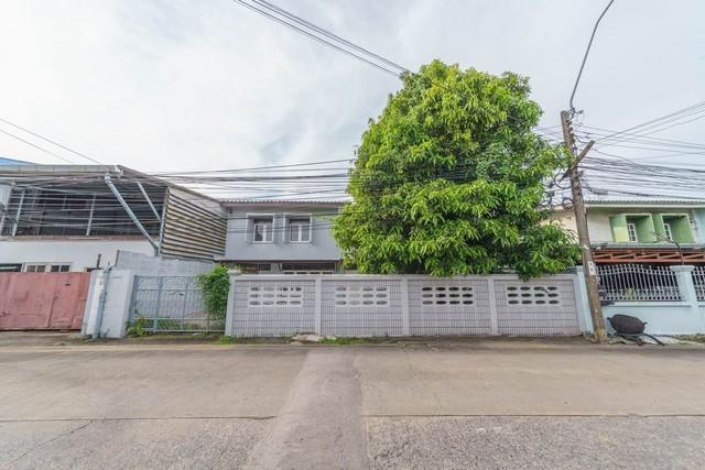 ให้เช่าบ้านเดี่ยว 2 ชั้น หมู่บ้านนักกีฬาแหลมทอง กรุงเทพกรีฑา เดินทางสะดวก เหมาะพักอาศัย ใกล้ รร.นานาชาติ Brighton Collegeราคาเช่า 30,000 บาท / เดือน ( ประกัน 2 เดือน ล่วงหน้า 1 เดือน )ที่ตั้ง ถนนกรุงเทพกรีฑา ซอยนักกีฬาแหลมทอง แขวงทับช้าง เขตสะพานสูง กรุงเทพมหานคร 10240ติดต่อ : คุณภัสพงณ์ 063-409-8164Line : deedaa23เนื้อที่ 56 ตารางวา พื้นที่ใช้สอย 150 ตารางเมตร จำนวน 2 ชั้น 4 ห้องนอน 1 ห้องน้ำ 1 ห้องรับแขก 1 