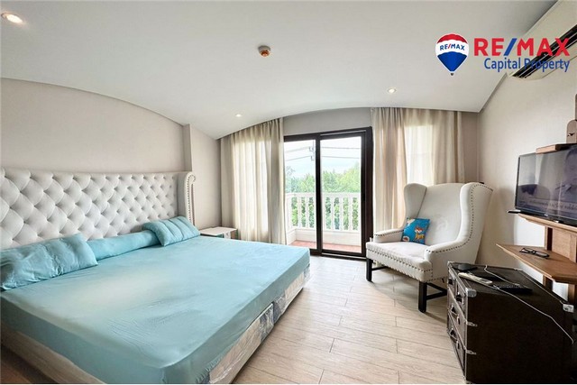 ค้นพบความสง่างามในเมืองที่เดอะเวเนเชี่ยนรีสอร์ทจอมเทียน สตูดิโอขนาด 23 ตร.ม. บนชั้น 3 มองเห็นวิวเมืองอันน่าหลงใหล ติดต่อเราเพื่อดู!คุณสมบัติที่สำคัญ:สตูดิโอ,ชั้น 3,วิวเมืองกรรมสิทธิ์ในต่างประเทศค่าโอน 50/50ค่าบำรุงรักษา 40 บาท/ ตร.ม.                                                                   