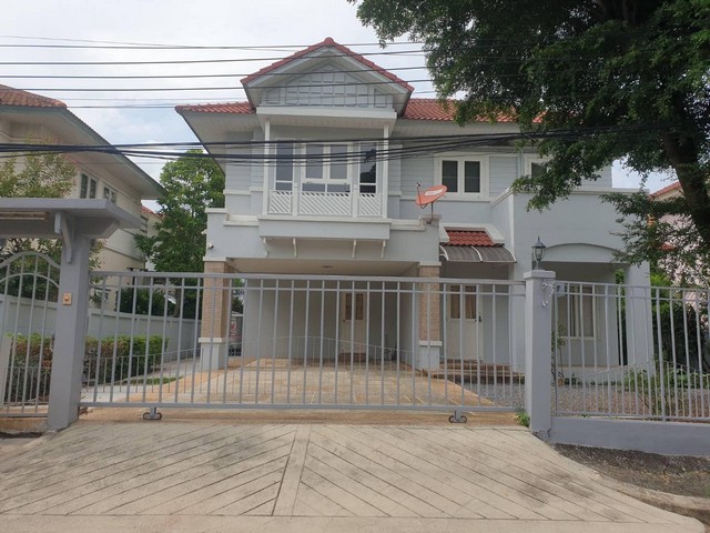 รหัส# TO904 ให้เช่าบ้านเดี่ยว 2 ชั้น 72 ตรว. หมู่บ้านเพอเฟคเพลส รามคำแหง 164 การ์เด้นโซน เดินทางสะดวก ใกล้นานาชาติร่วมฤดี  *** ราคาเช่า 32,000 บาท/เดือน บ้านเดี่ยว 2 ชั้น หมู่บ้านเพอเฟคเพลส รามคำแหง 164 การ์เด้นโซน  ขนาด 72 ตรว.พื้นที่ใช้สอย 200 ตรม.3 ห้องนอน    3 ห้องน้ำ    5 แอร์กล้องวงจรปิด 4 ตัวรอบบ้านจอดรถได้ 2 คัน ดูแลรักษาเป็นอย่างดี พร้อมสวิงมุ้งลวดประตูและหน้าต่างทุกบาน  **สถานที่ใ�