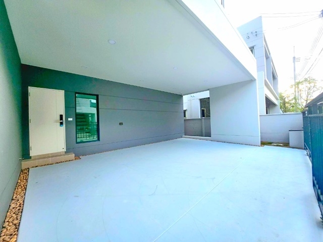 พูลวิลล่าเดี่ยว 2 ชั้น เมกา บางนา  มีสระว่ายน้ำในตัว คฤหาสน์ให้เช่า เฟอร์ครบ พร้อมอยู่ 60ตรว. 264ตรม. 5นอน 5น้ำ 3คัน 5แอร์