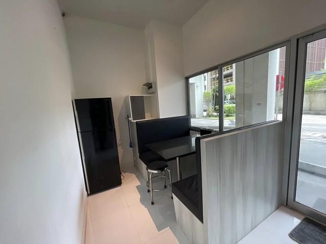 C4142 ให้เช่าและขายสำนักงานพื้นที่ 68.85 ตรม. ชั้น 1 อาคารสาธรเฮ้าส์ ติด BTS สุรศักดิ์ (สาทรเหนือ) แต่งสวย พร้อมเฟอร์นิเจอร์