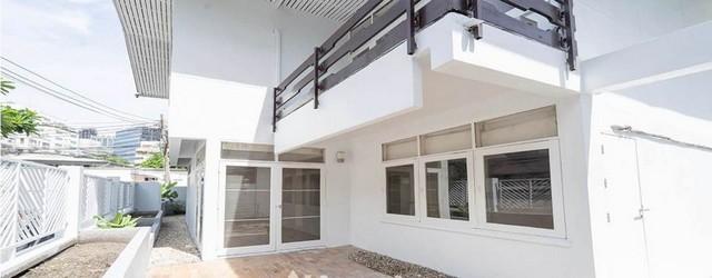 EPL-HR2889 ให้เช่าบ้านเดี่ยว 2 ชั้น ซอยร่วมฤดี 3 ใกล้BTSเพลินจิต พื้นที่ใช้สอย 300 ตรม. 5 ห้องนอน 4 ห้องน้ำ ทำเลดีใจกลางย่านธุรกิจ