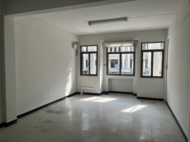 C4130 ให้เช่าอาคารพาณิชย์ 5 ชั้น Ekamai Complex ระหว่างเอกมัย 19 กับ 21 ทาสีใหม่ ใกล้BTS เอกมัย