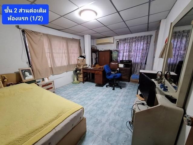 PT12 ขายบ้านเดี่ยว หมู่บ้าน ลาดพร้าว วิลเลจ ซอยลาดพร้าว 71 ถนนนาคนิวาส ซอย 42  เลียบทางด่วนเอกมัย-รามอินทรา  ขายตามสภาพ บ้านต้องรีโนเวท ใกล้ห้างเซ็นทรัลเฟสติวัลอีสต์วิลล์ เดอะคริสตัล CDC โลตัสเลียบทางด่วนเอกมัย-รามอินทรา*** ราคาขาย 6,900,000 บาท *** ขายตามสภาพ ต้องรีโนเวทเองติดต่อ คุณช่อผกา 0616198565 LINE 0616198565บ้านเดี่ยว 3 ชั้น (อาคารหลักเดิมเป็นบ้านเดี่ยว 2 ชั้น ต่อเติมด้านหลังเป็น อ�