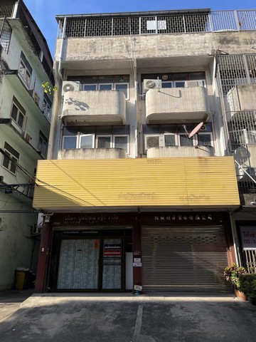 รหัส# TO403 ขายอาคารพาณิชย์ 4 ชั้น 2 ห้องตีทะลุกัน หลังมุม พื้นที่รวม 528 ตร.ม ย่านพระราม3 ซอย 52 มีพื้นที่ด้านข้าง เดินทางเข้าเมืองสะดวก ใกล้ทางด่วน *** ราคาขาย 13 ล้านบาทตึกแถวอาคารพาณิชย์ 4 ชั้น หลังมุม 2 ห้อง ตีทะลุกัน ย่านพระราม3 ซอย 52 จำนวน 4 ชั้น มีชั้นลอย และดาดฟ้า เนื้อที่ 27.2 ตร.ว หน้ากว้าง 8 ม ลึก 14 มพื้นที่ใช้สอย 528 ตร.ม3 ห้องนอน 4 ห้องอเนกประสงค์ 4 ห้องน้ำ 1 ห้องครัวสถานที่ใกล