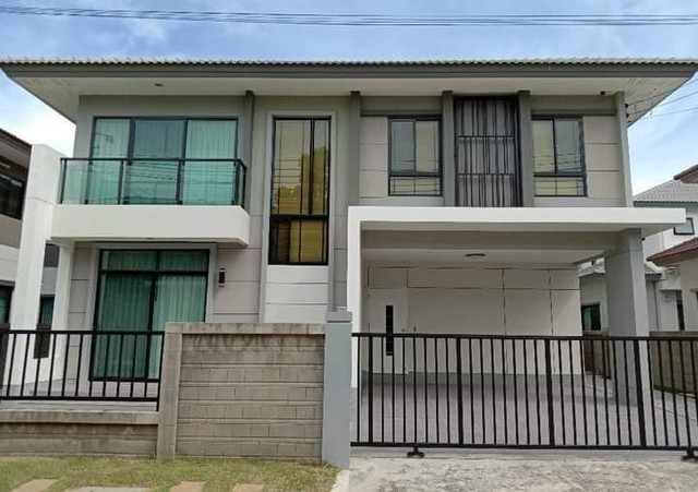 รหัส# TO922 ขายบ้านเดี่ยว 2 ชั้น 52.3 ตรว. 4 ห้องนอน โครงการคาซ่า วิลล์ รามอินทรา-วงแหวน 2 บ้านสภาพใหม่ไม่เคยอยู่ ใกล้แฟชั่นไอส์แลนด์*** ราคาขาย 7.7 ล้านบาทบ้านเดี่ยว 2 ชั้น โครงการคาซ่า วิลล์ รามอินทรา-วงแหวน 2 ใกล้แฟชั่นไอส์แลนด์เนื้อที่ 52.3 ตรว. พื้นที่ใช้สอย 167 ตารางเมตร4 ห้องนอน 3 ห้องน้ำตัวบ้านใหม่ ติดตั้งเครื่องปรับอากาศไว้ 4 เครื่อง ภายในโครงดารร่มรื่น ทำเลดี  เข้า-ออกได