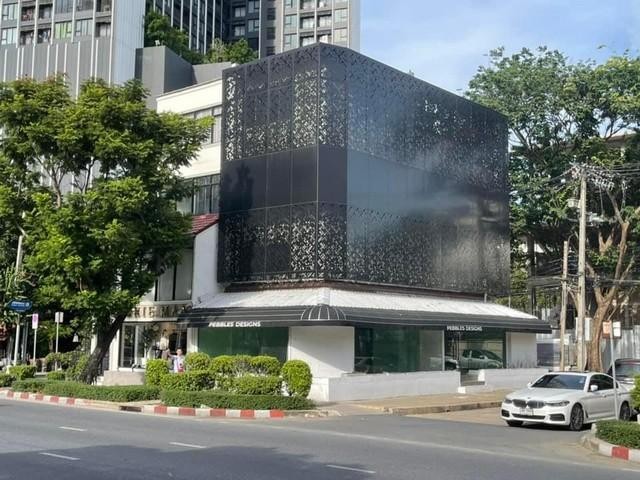 BR451 ให้เช่าอาคารพาณิชย์ 3 ชั้นครึ่ง ติดถนนใหญ่ ซอยนราธิวาสราชนครินทร์15 ทำเลดี ใกล้BTSช่องนนทรีติดต่อ : - คุณสราวุฒิ Tel. 0994108945   Line : 0994108945  *** ราคาเช่า 100,000 บาท/เดือน ต่อรองได้*** ประกัน 2 ล่วงหน้า 2 สัญญาขั้นต่ำ 3 ปีอาคารพาณิชย์ 3 ชั้นครึ่งติดถนนใหญ่ ซอยนราธิวาสราชนครินทร์ 15 ทำเลดี เหมาะทำโชว์รูม สำนักงาน คลินิค หรือหลายธุรกิจเนื้อที่ 25 ตรว.3 ห้องนอน 3 ห้องน้ำกว้าง x ยาวโดยประมาณ 18*8 เม