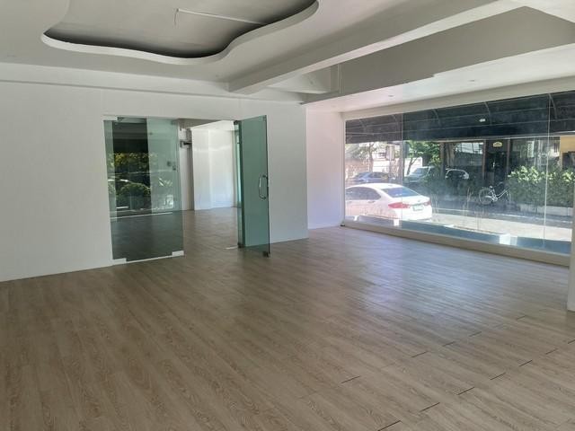 ให้เช่าอาคารพาณิชย์ 3 ชั้นครึ่ง ติดถนนใหญ่ นราธิวาสราชนครินทร์15 ทำเลดี ใกล้BTSช่องนนทรี