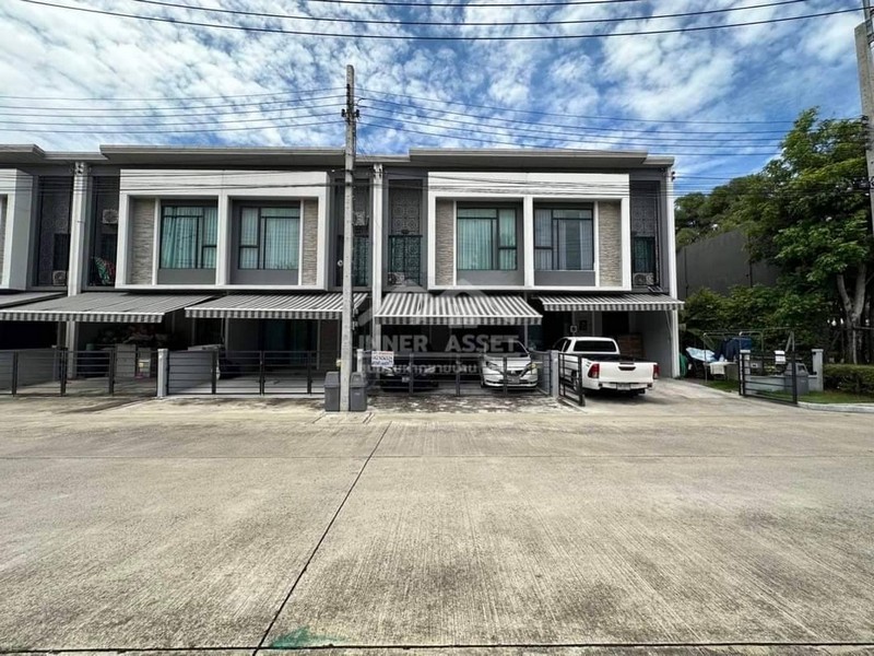 #หน้าบ้านวิวสวนไม่ติดใคร#ปลอดภัยแน่นอนเพราะหน้าบ้านป้อมรปภ#พลีโน่ บางใหญ่ ใกล้ MRT คลองบางไผ่#ขายขาดทุน  ราคาดี  ต้นโครงการพลีโน่ บางใหญ่ ใกล้ MRT คลองบางไผ่บ้านอยู่ถนนเมน ต้นโครงการ พื้นที่  21 ตรว. พื้นที่ใช้สอย 130.55 ตรม.3 ห้องนอน  3 ห้องน้ำ  ที่จอดรถ 2 คันราคา  3,590,000 บาท ต่อรองได้ค่ะ ของแถมภายในบ้าน (เฟอร์นิเจอร์ + เครื่องใช้ไฟฟ้า)- แอร์ห้องนอนใหญ่, ห้องนอนเล็ก 1 ห้อง, แอร์ช