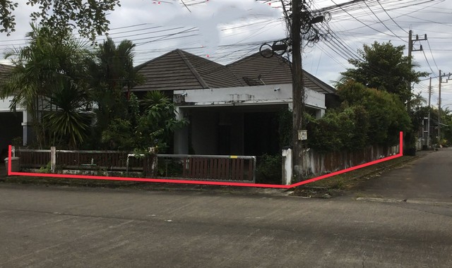 รายละเอียดเพิ่มเติมCode ID : PKK02-12702ราคาขาย          3,087,000 บาท- ขนาดพื้นที่ :    72.80 ตร.ว- พื้นที่ใช้สอย :  144.75 ตร.ม- จำนวนห้อง :     3 ห้องนอน 1 ห้องน้ำ- ที่จอดรถ :     1-2 คัน- บ้านเดี่ยว :       1 ชั้น- บ้านเดี่ยวหันทางทิศ : -- อายุอาคาร : 9 ปีพิกัดทรัพย์ :       https://maps.app.goo.gl/jBfFvr24HSozfYWGAสถานที่ใกล้เคียง- ใกล้แม็คโคร ตรัง- ใกล้โลตัส ตรัง- ใกล้บิ๊กซี ซูเปอร์เซ็นเตอร์ ตรัง - ใกล้วัดสาริการามสอบถามเพิ่มเติม/นัดชมโทร. 097-419-5982(พลอย)�