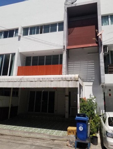   รายละเอียดเพิ่มเติม Code ID : PSC00621  ราคาขาย  3,600,000  บาท- ขนาดพื้นที่ :  168.00 ตร.ว.- พื้นที่ใช้สอย :  22.70 ตร.ม.- จำนวนห้อง :   3 ห้องนอน 3 ห้องน้ำ - ที่จอดรถ :   1   คัน พิกัดทรัพย์ : https://maps.app.goo.gl/JEtLstrW3t43B27E6    สถานที่ใกล้เคียง- ใกล้  โรงพยาบาลบางนา 2- ใกล้  โลตัส ซิตี้พาร์ค บางพลี- ใกล้  ตลาดใจโต- ใกล้  เมกาโฮม บางนา-ตราด กม.27สอบถามเพิ่มเติม/นัดชมโทร. 097-419-5982(พลอย)โทร. 096-932-4624(ออมสิน)Line : @panaya (มี@ด้านหน้า)ปรึกษาสินเชื่อฟรี One 