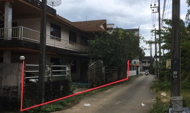 รายละเอียดเพิ่มเติมCode ID : PKK02-08695ราคาขาย      6,970,000 บาท- ขนาดพื้นที่ :    100.60 ตร.ว (1 งาน)- พื้นที่ใช้สอย :  353.80 ตร.ม- จำนวนห้อง : 4 ห้องนอน 4 ห้องน้ำ- ที่จอดรถ :    1-2 คัน- บ้านเดี่ยว :   2 ชั้น- บ้านเดี่ยวหันทางทิศ : -- อายุอาคาร :    15 ปีพิกัดทรัพย์ :    https://maps.app.goo.gl/idxm22p8DbXLk4kJ6สถานที่ใกล้เคียง- ใกล้โลตัส ตรัง- ใกล้แม็คโคร ตรัง - ใกล้บิ๊กซี ซูเปอร์เซ็นเตอร์ ตรัง- ใกล้วิทยาลัยเทคนิคตรังสอบถามเพิ่มเติม/นัดชมโทร. 097-419