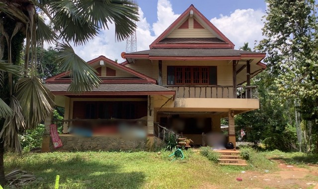 รายละเอียดเพิ่มเติมCode ID : PKK02-08139ราคาขาย      6,018,000 บาท- ขนาดพื้นที่ :    589.20 ตร.ว (1 ไร่ / 1 งาน / 89.20 ตร.ว)- พื้นที่ใช้สอย :  218.45 ตร.ม- จำนวนห้อง : 3 ห้องนอน 2 ห้องน้ำ- ที่จอดรถ :    1-2 คัน- บ้านเดี่ยว :   2 ชั้น- บ้านเดี่ยวหันทางทิศ : -- อายุอาคาร :    16 ปีพิกัดทรัพย์ :    https://maps.app.goo.gl/ZRaBTQhdu6sUkDTr6สถานที่ใกล้เคียง- ใกล้โลตัส โกเฟรช บ้านโพธิ์ ตรัง- ใกล้ท็อปส์ สาขา ตรัง- ใกล้โรงพยาบาลธนบุรี ตรัง- ใกล้วิทยาลัยพยาบาลบรมราชชน