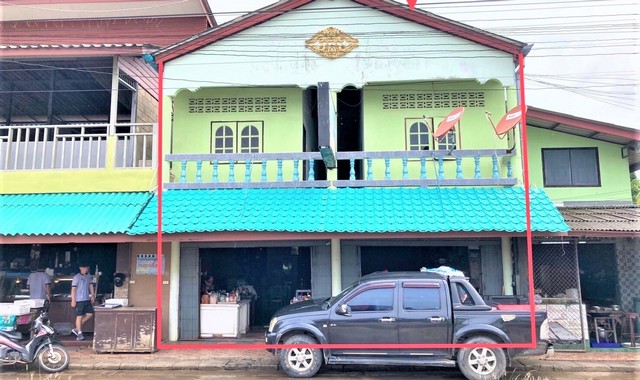 รายละเอียดเพิ่มเติมCode ID :   PKK02-13091ราคาขาย       8,989,000 บาท- ขนาดพื้นที่ :  249.20 ตร.ว (2 งาน / 49.20 ตร.ว)- พื้นที่ใช้สอย :   802 ตร.ม- จำนวนห้อง :  3 ห้องนอน 10 ห้องน้ำ - ที่จอดรถ :   1 คัน- บ้านเดี่ยว  :    2 ชั้น- บ้านเดี่ยวหันทางทิศ : -- อายุอาคาร :    18 ปีพิกัดทรัพย์  :    https://maps.app.goo.gl/JU8Rq7uAdvb28Dsk9สถานที่ใกล้เคียง- ใกล้โลตัส ชุมพร- ใกล้บิ๊กซี เอ็กซ์ตร้า สาขาชุมพร- ใกล้บิ๊กซี ซูเปอร์เซ็นเตอร์ ชุมพร- ใกล้โรงพยาบาลธนบุรี ชุมพร �