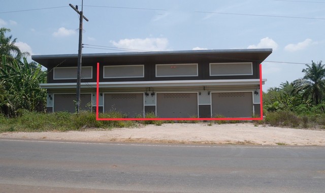 รายละเอียดเพิ่มเติมCode ID :   PKK04-04858ราคาขาย       2,384,000 บาท- ขนาดพื้นที่ :   75 ตร.ว- พื้นที่ใช้สอย :    300 ตร.ม- จำนวนห้อง :  3 ห้องนอน 3 ห้องน้ำ (3 คูหา)- ที่จอดรถ :   1 คัน- อาคารพาณิชย์ :    1 ชั้น- อาคารพาณิชย์หันทางทิศ : -- อายุอาคาร :    8 ปีพิกัดทรัพย์  :    https://maps.app.goo.gl/cN7CjEB5ApQECKsNAสถานที่ใกล้เคียง- ใกล้ตลาดนัดสวนปาล์ม - ใกล้วัดถ้ำ​ดินแดง​- ใกล้โรงเรียนบ้านดินแดง- ใกล้โรงเรียนบ้านเขาดินประชาพัฒน์สอบถามเพิ่มเต