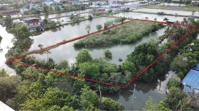 ขายที่ดินติดคลอง บางขุนเทียน 1,876 ตารางวาริมคลอง 2 ฝั่ง 4 ไร่ 2 งาน 76 ตร.ว ทุ่งครุ กรุงเทพฯพิกัด ต.ทุ่งครุ อำเภอทุ่งครุ กรุงเทพฯพื้นที่ที่ดิน:- ยาว 53 เมตร และ 141 เมตร- สี่เหลี่ยมผืนผ้าสวย, มีไฟฟ้า และ ประปา- ที่ดินติดถนนซอยสาธารณะ 20 เมตรสถานที่ใกล้เคียง:- อยู่ใกล้ถนนเลียบวงแหวนตอนใต้- จุดขึ้นทางด่วนกาญจนาภิเษก- จุดขึ้นลงทางด่วนเฉลิมมหานคร- ทางขึ้นลงรถไฟฟ้าสายสีม่วงใน