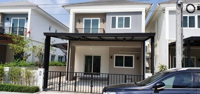 ขายบ้านแฝดสไตล์บ้านเดี่ยว 2 ชั้น โครงการชวนชื่น พาร์ค อ่อนนุช-วงแหวน ใกล้ ARL บ้านทับช้างราคาขาย 5,000,000 บาทที่ตั้ง ถนนกาญจนาภิเษกวงแหวนรอบนอก (ฝั่งตะวันออก) แขวงดอกไม้ เขตประเวศ กรุงเทพติดต่อ : คุณภัสพงณ์ 063-409-8164Line : deedaa23เนื้อที่ 36 ตารางวา จำนวน 2 ชั้น 3 ห้องนอน 3 ห้องน้ำ จอดรถ 2 คันสิ่งอำนวยความสะดวกในโครงการ- คลับเฮ้าส์- สระว่ายน้ำระบบเกลือ- สระเด็ก- พื้นที่อเนกประสงค์- สวน�