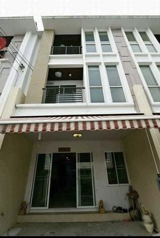 ขายทาวน์โฮม 3 ชั้น โครงการบ้านกลางเมือง S-sence อ่อนนุช-วงแหวน ใกล้วงแหวนกาญจนาภิเษกราคาขาย 4,300,000 บาทราคาเช่า 18,000บาท / เดือน ( สัญญาขั้นต่ำ 1 ปี ล่วงหน้า 1 เดือน ประกัน 2 เดือน )ที่ตั้ง หมู่บ้านกลางเมือง S-sence อ่อนนุช-วงแหวน ถนนลาดกระบัง แขวงลาดกระบัง เขตลาดกระบัง กรุงเทพมหานครติดต่อ : คุณภัสพงณ์ 063-409-8164Line : deedaa23เนื้อที่ 21 ตารางวา เนื้อที่ใช้สอย 167 ตารางาเมตร จำนวน 3 ชั้น 3 ห้องนอน 3 ห้อ
