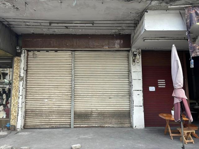 ให้เช่าพื้นที่เฉพาะชั้น1 ริมถนนเพชรบุรีตัดใหม่ ใกล้ รพ.กรุงเทพ เหมาะค้าขาย ร้านอาหาร คาเฟ่ หรือร้านเสริมสวยราคาเช่า 50,000 บาท / เดือนที่ตั้ง ถนนเพชรบุรีตัดใหม่ เเขวงห้วยขวาง เขตบางกะปิ กรุงเทพมหานคร 10310ติดต่อ : คุณภัสพงณ์ 063-409-8164Line : deedaa23พื้นที่ใช้สอย 96 ตารางเมตร ให้เช่าพื้นที่เฉพาะชั้น 1 หน้ากว้าง 6 เมตร ลึก 16 เมตร สถานที่ใกล้เคียง- รพ.กรุงเทพ ราคาเช่า 50,000 บาท / เดือนที่ตั�