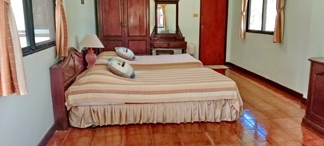 ตลาดปากช่อง 2น้ำ ไร่ทองสมบูรณ์ บ้านให้เช่า1ชั้น 225ตรว. 185ตรม. วิวธรรมชาติ 2นอน 2จอดรถ 2แอร์