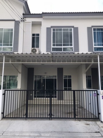   รายละเอียดเพิ่มเติม Code ID :  PSC00643  ราคาขาย 1,980,000  บาท- ขนาดพื้นที่ :   22.30 ตร.ว.- พื้นที่ใช้สอย : 92.00 ตร.ม. - จำนวนห้อง :  2 ห้องนอน 2 ห้องน้ำ - ที่จอดรถ :   1    คันพิกัดทรัพย์ : https://maps.app.goo.gl/WJQ9C8AovJ4fwXKT6    สถานที่ใกล้เคียง- ใกล้  ตลาดนัดวัดศรี- ใกล้  โลตัส อมตะนคร- ใกล้  โรงพยาบาลวิภาราม อมตะนคร- ใกล้  มหาวิทยาลัยศรีปทุม วิทยาเขตชลบุรีสอบถามเพิ่มเติม/นัดชมโทร. 097-419-5982(พลอย)โทร. 096-932-4624(ออมสิน)Line : @panaya (มี@ด้านหน้า)ปร�