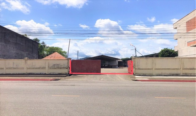 รายละเอียดเพิ่มเติมCode ID : PKK02-14985ราคาขาย        22,615,000 บาท- ขนาดพื้นที่ :  1,097.90 ตร.ว (2 ไร่ / 2 งาน / 97.90 ตร.ว)- พื้นที่ใช้สอย :   480 ตร.ม- จำนวนห้อง :   - ห้องนอน - ห้องน้ำ - ที่จอดรถ :     1-2 คัน- บ้านพร้อมสิ่งปลูกสร้าง :    1 ชั้น- บ้านพร้อมสิ่งปลูกสร้างหันทางทิศ : -- อายุอาคาร :  22 ปีพิกัดทรัพย์ :    https://maps.app.goo.gl/dN6hB42WCbjPai3f6สถานที่ใกล้เคียง- ใกล้โลตัส โกเฟรช ซูเปอร์มาร์เก็ต กันตัง- ใกล้โรงพยาบาลกันตัง- ใกล้โรงเรียนเทศบ�