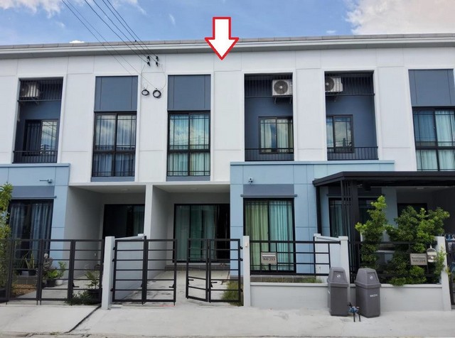   รายละเอียดเพิ่มเติม Code ID :  PSC00647  ราคาขาย 2,070,000  บาท- ขนาดพื้นที่ :  16.39 ตร.ว.- พื้นที่ใช้สอย :  91.00 ตร.ม.- จำนวนห้อง :  2 ห้องนอน 2 ห้องน้ำ - ที่จอดรถ :   1    คันพิกัดทรัพย์ : https://maps.app.goo.gl/KPwQX9zeMZKczncK6    สถานที่ใกล้เคียง- ใกล้  โรงพยาบาลกรุงสยามเซนต์คาร์ลอส- ใกล้   ตลาดพูนทรัพย์- ใกล้   มหาวิทยาลัยปทุมธานี- ใกล้   วิทยาลัยเทคโนโลยีปทุมธานีสอบถามเพิ่มเติม/นัดชมโทร. 097-419-5982(พลอย)โทร. 096-932-4624(ออมสิน)Line : @panaya (มี@ด้านห