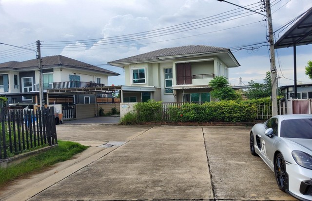  รายละเอียดเพิ่มเติม Code ID :  PSC00652  ราคาขาย 4,590,000  บาท- ขนาดพื้นที่ :  56.80 ตร.ว.- พื้นที่ใช้สอย :  130.00 ตร.ม.- จำนวนห้อง :   3 ห้องนอน 2 ห้องน้ำ   - ที่จอดรถ :  2  คันพิกัดทรัพย์ :  https://maps.app.goo.gl/4ZWVMTFxkcc8MU7n7    สถานที่ใกล้เคียง- ใกล้  โรงพยาบาลเอกชัย- ใกล้   บิ๊กซี ซูเปอร์เซ็นเตอร์ มหาชัย 2- ใกล้   โลตัส มหาชัย 2 (พระราม 2)- ใกล้   เซ็นทรัล มหาชัยสอบถามเพิ่มเติม/นัดชมโทร. 097-419-5982(พลอย)โทร. 096-932-4624(ออมสิน)Line : @panaya (มี@ด้านหน้า)ปรึก