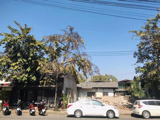 ขายที่ดิน 149 ตร.ว อำเภอเมือง เชียงใหม่ ใกล้ถนนคนเดินวัวลาย เซ็นทรัลพลาซ่าเชียงใหม่ ท่าอากาศยานเชียงใหม่ ทำเลติดถนนใหญ่ *** ขายพร้อมผู้เช่าติดถนนนันทาราม เชียงใหม่ ***ราคา 14,900,000 บาท / เดือน ( ตารางวาละ 100,000 บาท ) พร้อมโอนที่ตั้ง ถนนนันทาราม ตำบลหายยา อำเภอเมืองเชียงใหม่ เชียงใหม่ 50100ติดต่อ : ติดต่อ : คุณภัสพงณ์ 0634098164 ,0813987741Line : deedaa23เนื้อที่ 149 ตารางวา หน้ากว้าง 20 ม. ด้านขวาลึก 28 ม. ด้