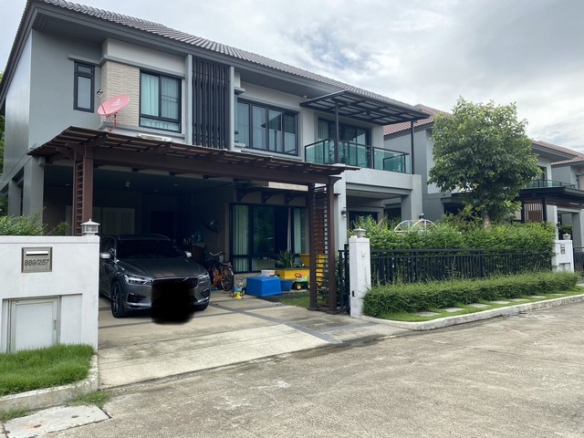 ขายบ้านเดี่ยว ไลฟ์ บางกอก บูเลอวาร์ด รามอินทรา  Life Bangkok Boulevard Ramintra พร้อมเฟอร์นิเจอร์ขนาด 57.7 ตร.วา3ห้องนอน 4ห้องน้ำ 2 จอดรถ ราคา 12 ล้านบาทสนใจติดต่อสอบถามรายละเอียดโทร 086-8462552สถานที่สำคัญใกล้เคียงเข้า-ออกเมืองง่ายด้วยทางด่วนอาจณรงค์-รามอินทรา– CDC– Crystal Park– เซ็นทรัล รามอินทรา– แฟชั่นไอส์แลนด์– รถไฟฟ้าสายสีชมพู (โครงการอนาคต)– ร.ร.สตรีวิทยา 2– ร.ร.เลิศหล้า– ม.ศรีปทุม– ร.พ. สินแพท