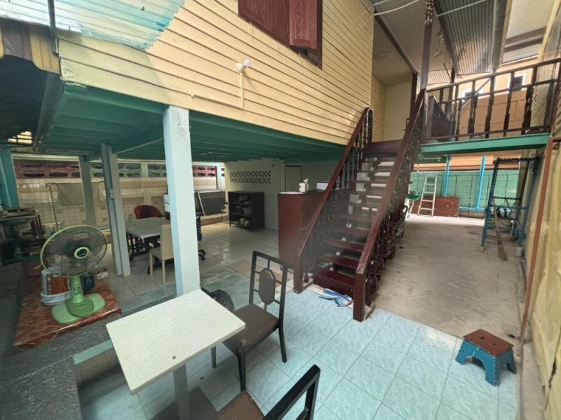 ให้เช่าบ้านแฝด 2 หลัง เนื้อที่ 57 ตารางวา  7 ห้องนอน 5 ห้องน้ำ ใกล้ MRT ศูนย์วัฒนธรรม (รัชดาซอย7)