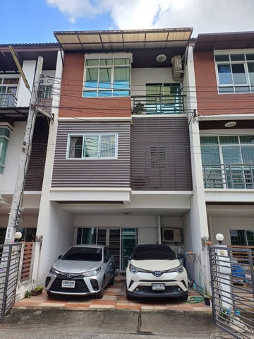 Sub0932ขายทาวน์โฮมหมู่บ้าน The Roof ตกแต่งพร้อมอยู่ แถมเฟอร์ 3 ห้องนอน 3 ห้องน้ำราคา 3.9 ล้านสนใจติดต่อ แพร 08023670653ขายทาวน์โฮมหมู่บ้าน The Roof ตกแต่งพร้อมอยู่ แถมเฟอร์ให้และมีแอร์ให้ทั้งหลัง 4 เครื่อง หน้ากว้าง 5.5 เมตร จอดรถได้ 2 คัน หน้าบ้านไม่ติดกับใคร จอดรถนอกบ้าน ได้อีก 2 คันที่ดิน 20.5 ตารางวา พื้นที่ใช้สอย 180 ตร.ม.3 ห้องนอน 3 ห้องน้ำภายในหมู่บ้านมีรปภ.และกล้องวงจรปิด มีสวนภายในหม