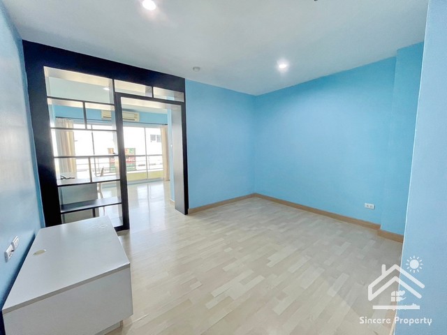 ขาย เอกคอนโดวิว ชลบุรี บ้านสวน-สุขุมวิท มีที่จอดรถยนต์ส่วนตัว และสระว่ายน้ำในร่ม