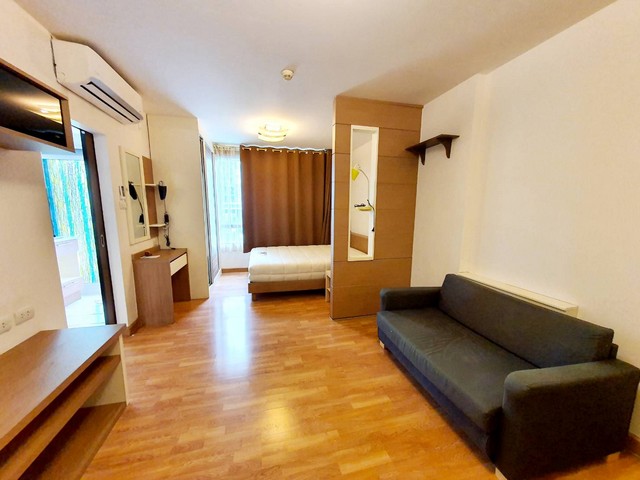 ให้เช่าคอนโด IVY รัชดา ใกล้รถไฟฟ้า MRT สุทธิสาร ประมาณ 150 เมตร ห้องเฟอร์ฯครบ ตกแต่งพร้อมอยู่โครงการ: ไอวี่ รัชดา IVY RATCHADAพื้นที่ 31 ตร.ม ห้องแบบ สตูดิโอ อาคาร A คอนโดมี 8 ชั้น อยู่ชั้น 5 ที่ตั้ง: รัชดาภิเษก ซอย 20 ถนนรัชดาภิเษก และ ซอยรุ่งเรือง ถนนสุทธิสารวินิจฉัย แขวงสามเสนนอก เขตห้วยขวาง กรุงเทพฯชุดครัวบิ๊วท์อินพร้อมเตาไฟฟ้าและเครื่องดูดควัน, เครื่องทำน้ำอุ่น, แอร์, ไมโคร