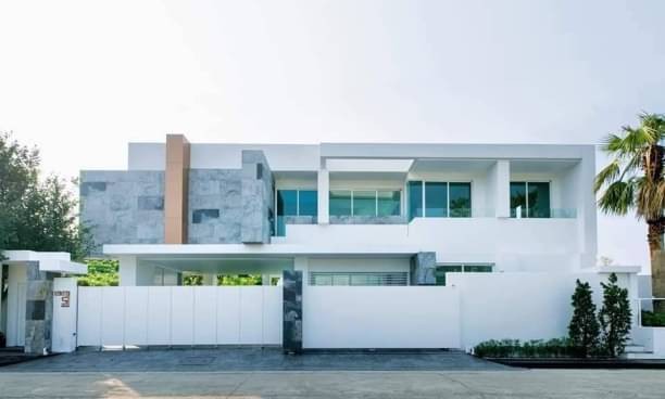 บ้านสร้างใหม่สุดหรู ราคาบ้านเปล่า 37.5 ล้าน 215 ตรว. สไตล์โมเดิร์นลักชัวรี่ หนองควาย หางดง เนื้อที่กว้างขวาง ฟังก์ชั่นเยอะ สะดวกสบายสุดๆ 