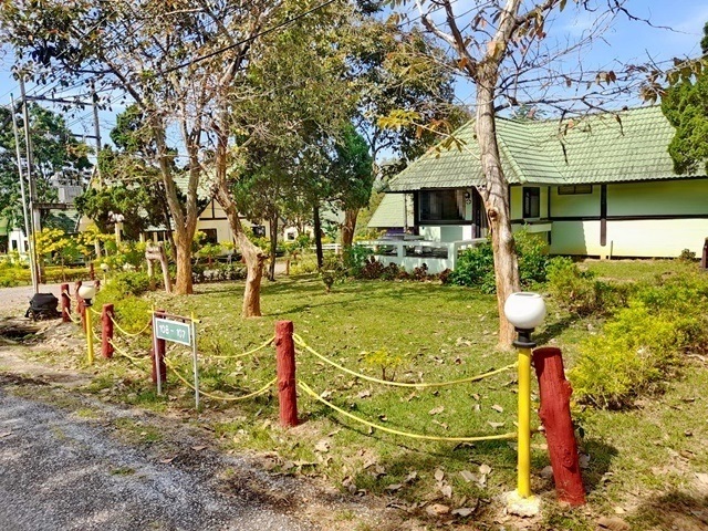 ไร่ทองสมบูรณ์ 180ตรม. 17,999-24,999B-M ตลาดปากช่อง บ้านให้เช่า1ชั้น 222ตรว.วิวธรรมชาติ 2นอน 2น้ำ 2จอดรถ 2แอร์Pak Chong Market Thongsomboon Club house For rent 1 floor 222sq.wa. 180sq.m. 17,999-29,999B-M natural view 2bed 2bath 2parking 2A/C.ซอยโยธาธิการ  ตำบลปากช่อง อำเภอปากช่อง นครราชสีมา 301302 ห้องนอน2 ห้องน้ำ2 แอร์2 จอดรถ- เครื่องทำน้ำอุ่น- ทีวี โต๊ะ ตู้ เตียง เฟอร์ครบสถานที่ใกล้เคียงไร่ทองสมบูรณ์ เฟรนด์ชิฟเมโดวส์คันทรีคลับ ( 5 กม.)โรงพยาบาลปากช่องนานา ( 5.5 กม.)โรงพ