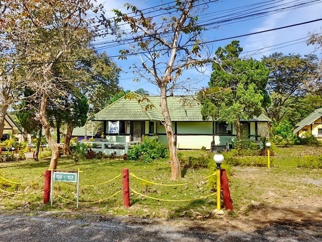 ตลาดปากช่อง 17,999-24,999B-M ไร่ทองสมบูรณ์ บ้านให้เช่า1ชั้น 225ตรว. 185ตรม. วิวธรรมชาติ 2นอน 2น้ำ 2จอดรถ 2แอร์Thongsomboon Club house For rent 1 floor 225sq.wa. 185sq.m. 17,999-29,999B-M PakChong Market natural view 2bed 2bath 2parking 2A/C.ซอยโยธาธิการ  ตำบลปากช่อง อำเภอปากช่อง นครราชสีมา 301302 ห้องนอน2 ห้องน้ำ2 แอร์2 จอดรถ- เครื่องทำน้ำอุ่น- ทีวี โต๊ะ ตู้ เตียง เฟอร์ครบสถานที่ใกล้เคียงไร่ทองสมบูรณ์ เฟรนด์ชิฟเมโดวส์คันทรีคลับ ( 5 กม.)โรงพยาบาลปากช่องนานา ( 5.5 กม.)โรงพ