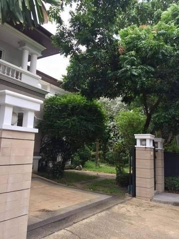 PT12 ขาย บ้านเดี่ยว หมู่บ้าน ลดาวัลย์ รามอินทรา Ladawan Ramintra Km.2 ติดถนนใหญ่รามอินทรา กม.2 สถานีรถไฟฟ้าหน้าหมู่บ้าน อนุสาวรีย์ เขตบางเขนราคาขาย 35,000,000 บาทติดต่อ คุณช่อผกา 0616198565 LINE 0616198565หมู่บ้านลดาวัลย์ รามอินทรา ติดถนนใหญ่รามอินทรา กม2เนื้อที่ 156 ตารางวา4 ห้องนอน 5 ห้องน้ำจอดรถในบ้านได้ 4 คันบ้านอยู่ใน location ดีที่สุดของหมู่บ้านใจกลางหมู่บ้าน ติดน้ำทั้งสองฝั่งและติดสนามเด็กเล่นห