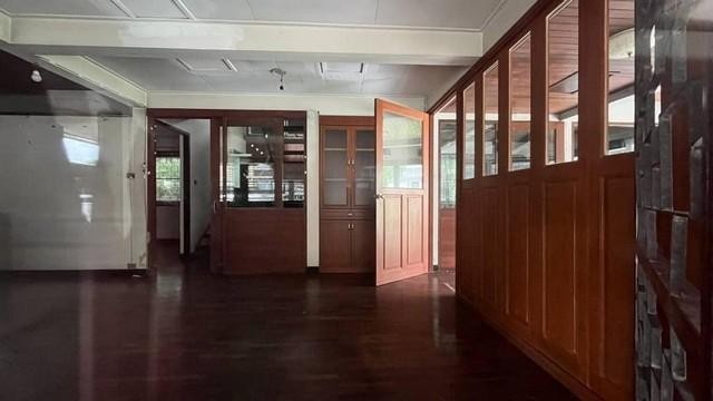 PT12 ให้เช่า บ้านเดี่ยว 2 ชั้น 200 ตรว. ซอยรามคำแหง 21 พื้นที่กว้างขวาง เหมาะทำ ธุรกิจ เช่น คาเฟ่ ร้านอาหาร สปา หรืออื่นๆ เลี้ยงสัตว์ได้ รีโนเวทเองได้ มีพื้นที่ ร่มรื่น*** ราคาเช่า 69,000 บาท/เดือนติดต่อ คุณช่อผกา 0616198565 LINE 0616198565บ้านเดี่ยว 2 ชั้น รามคำแหง 21 พื้นที่กว้างขวางขนาดที่ดิน 200 ตรว.พื้นที่ใช้สอย 400 ตรม.5 ห้องนอน4 ห้องน้ำชั้นบน 3 ห้องนอน 1 ห้องน้ำ,ชั้นล่าง 2 ห้องนอน 2 ห้องน้ำ 3 ห้องโ