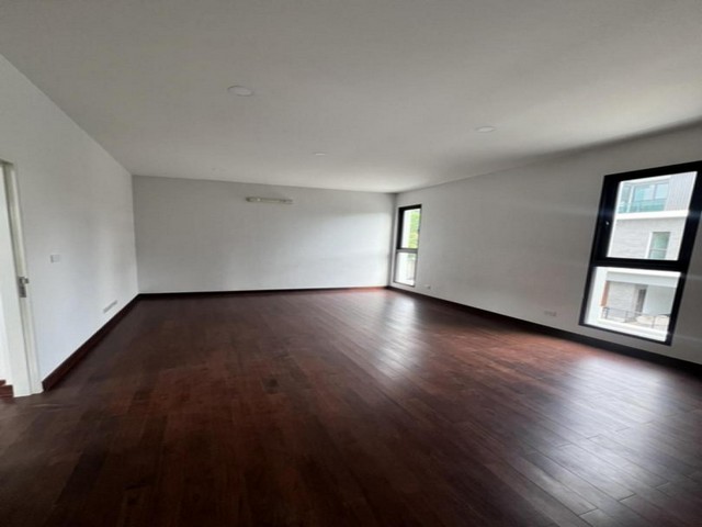 POR3545 ให้เช่า บ้านใหม่ ไม่เคยเข้าอยู่  เดอะ ซิตี้ เอกมัย - ลาดพร้าว The City Ekkamai - Ladprao ย่านเลียบด่วน หลังมุม 4 ห้องนอน